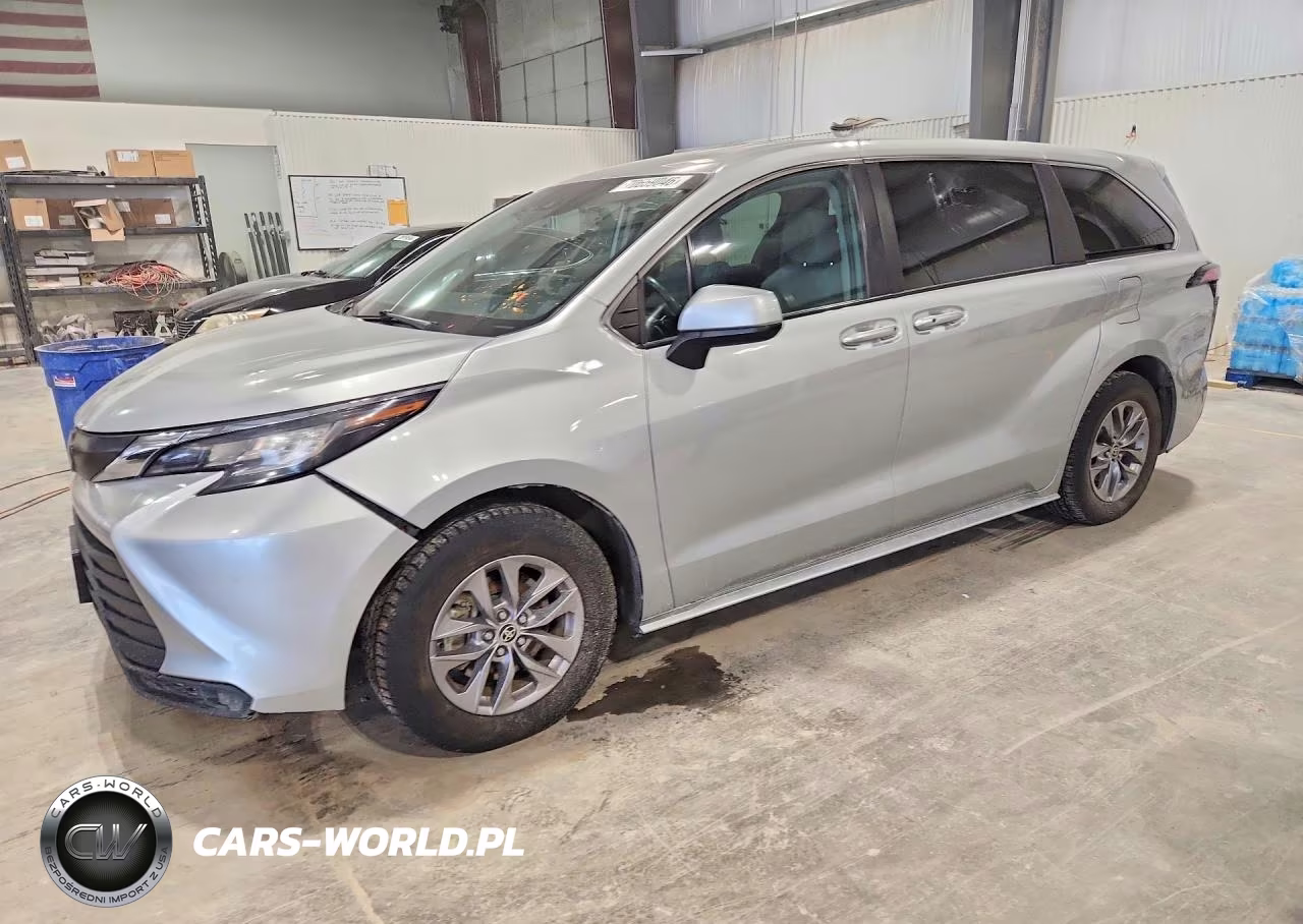 2022 Toyota Sienna Le – zdjęcie 1 z 13