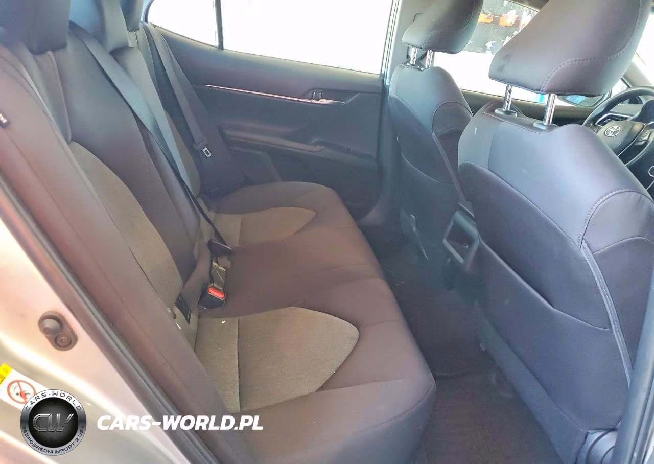 2018 Toyota Camry Le VIN:4T1B11HK0JU647487 - 10