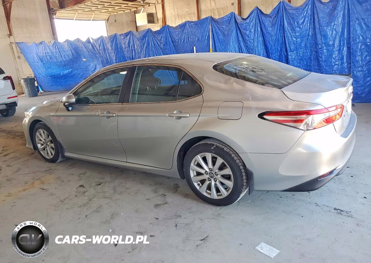 2018 Toyota Camry Le VIN:4T1B11HK0JU647487 - 2