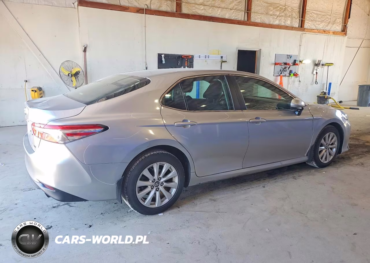 2018 Toyota Camry Le VIN:4T1B11HK0JU647487 - 3