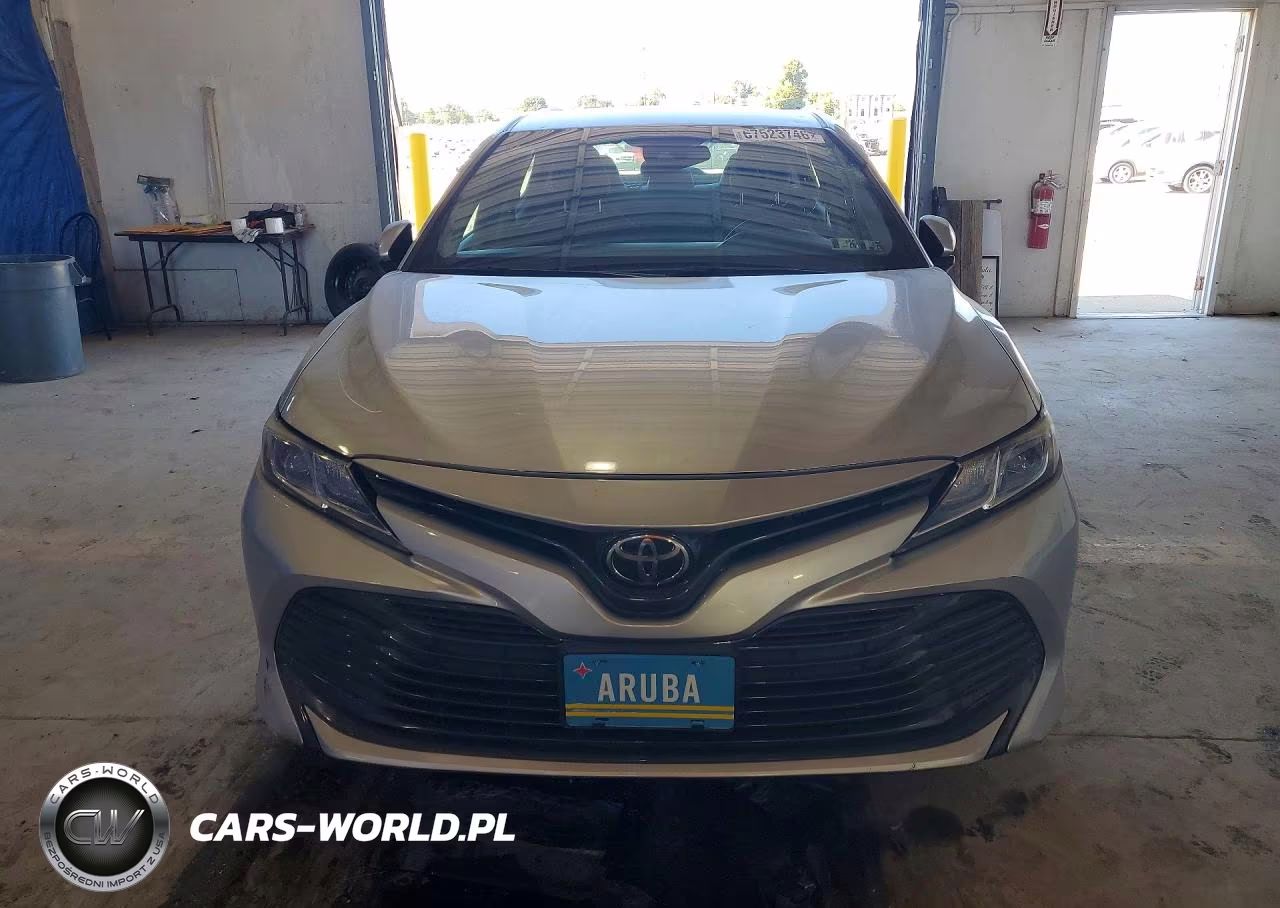 2018 Toyota Camry Le VIN:4T1B11HK0JU647487 - 5