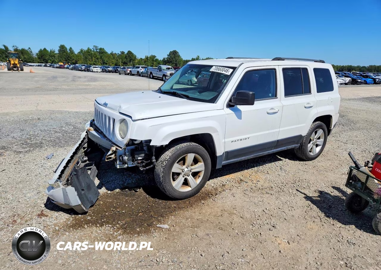 2014 Jeep Patriot Latitude VIN:1C4NJRFB2ED762052 - 1
