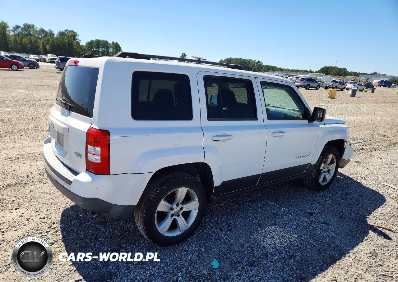 2014 Jeep Patriot Latitude VIN:1C4NJRFB2ED762052 - 3