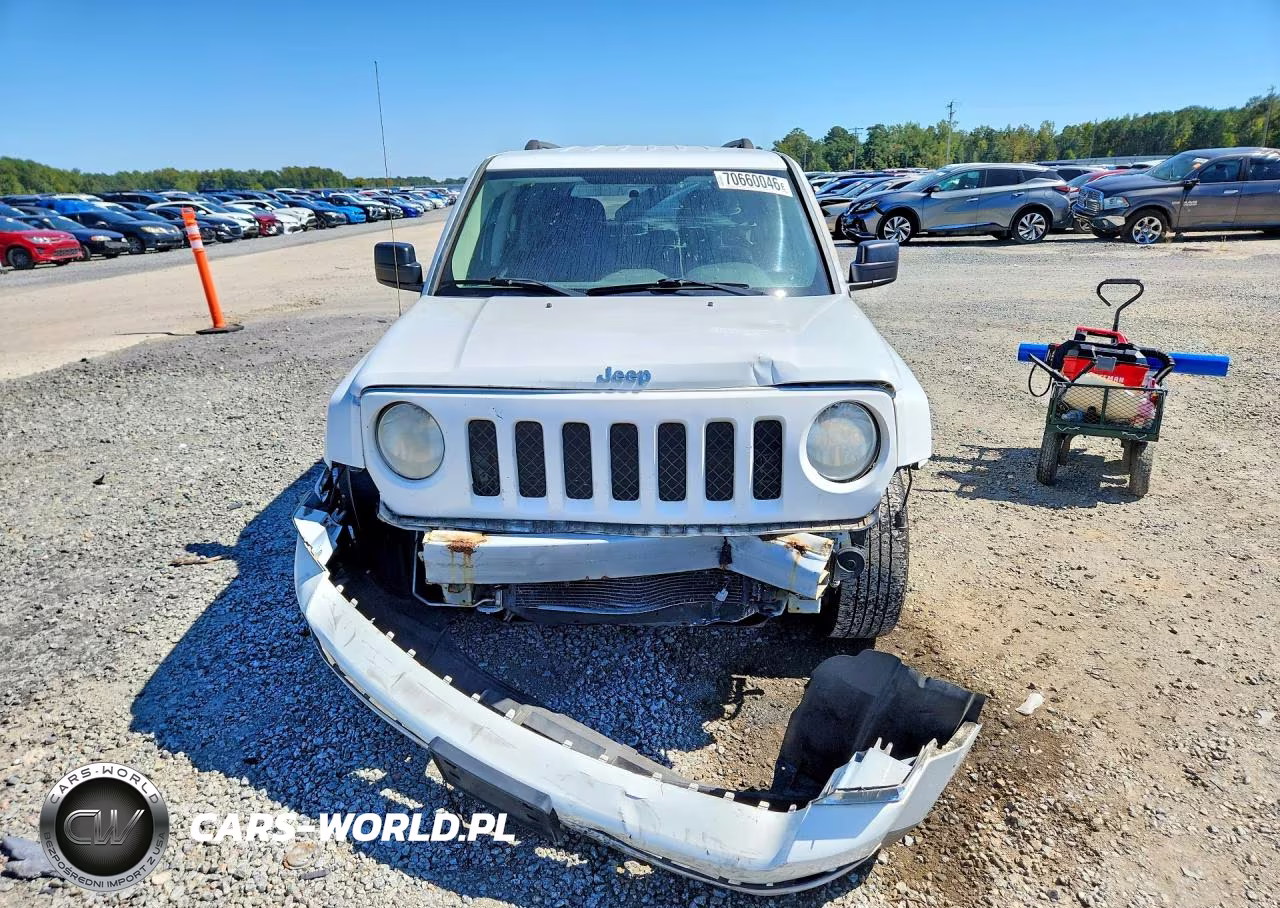 2014 Jeep Patriot Latitude VIN:1C4NJRFB2ED762052 - 5