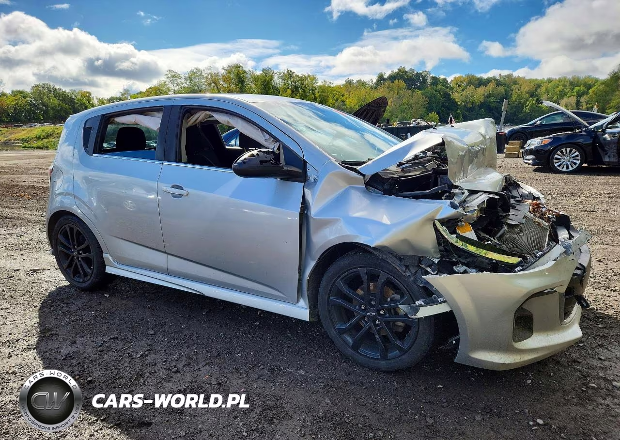 2018 Chevrolet Sonic Lt VIN:1G1JD6SB1J4127675 - 4