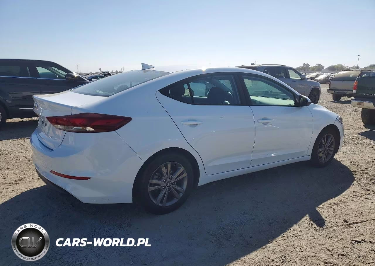 2018 Hyundai Elantra Sel VIN:5NPD84LF0JH259609 - 3