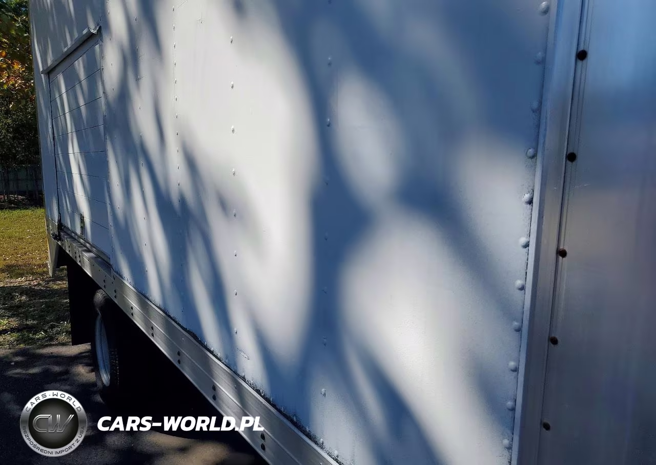 2017 Chevrolet Express Refrigerated Box Truck VIN:1HA6GVCG6HN007637 - 11