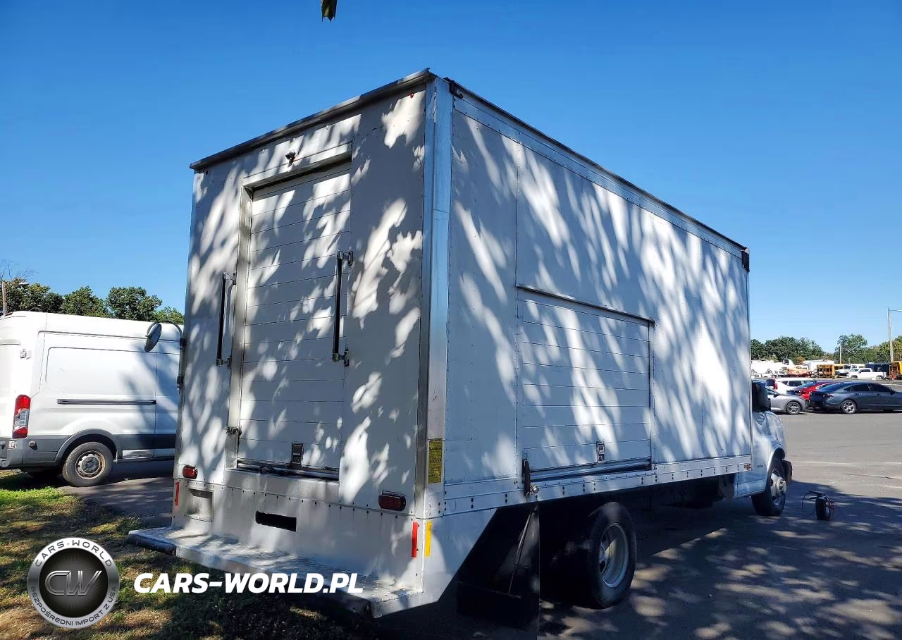 2017 Chevrolet Express Refrigerated Box Truck VIN:1HA6GVCG6HN007637 - 3
