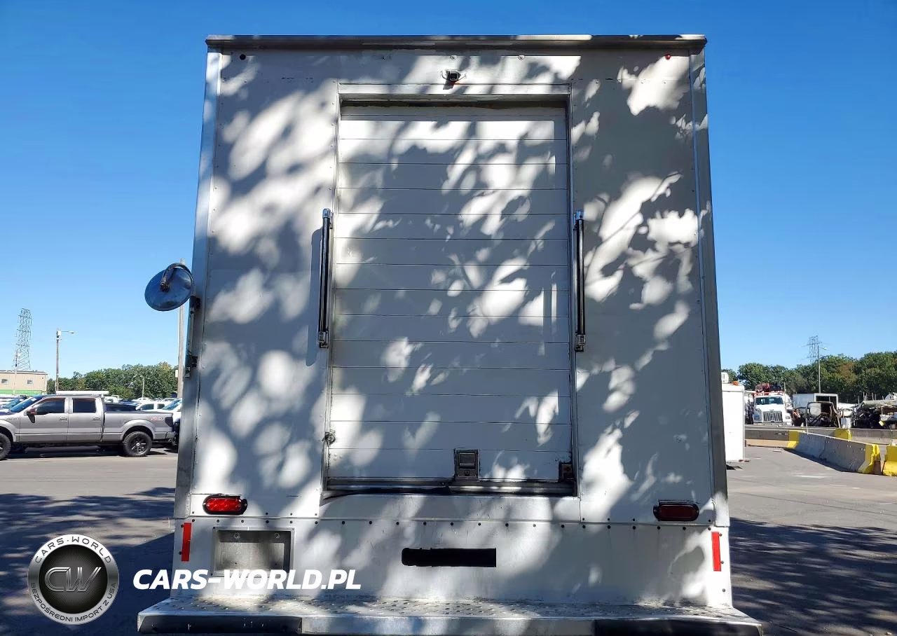 2017 Chevrolet Express Refrigerated Box Truck VIN:1HA6GVCG6HN007637 - 6