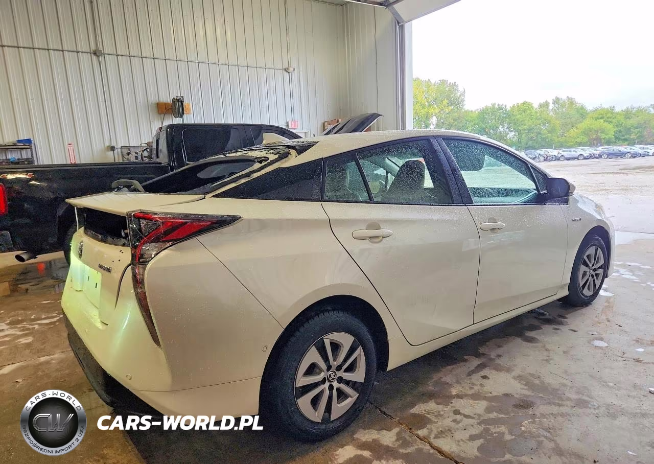 2018 Toyota Prius Four VIN:JTDKARFU5J3064412 - 3