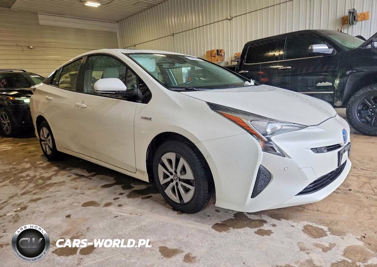 2018 Toyota Prius Four VIN:JTDKARFU5J3064412 - 4