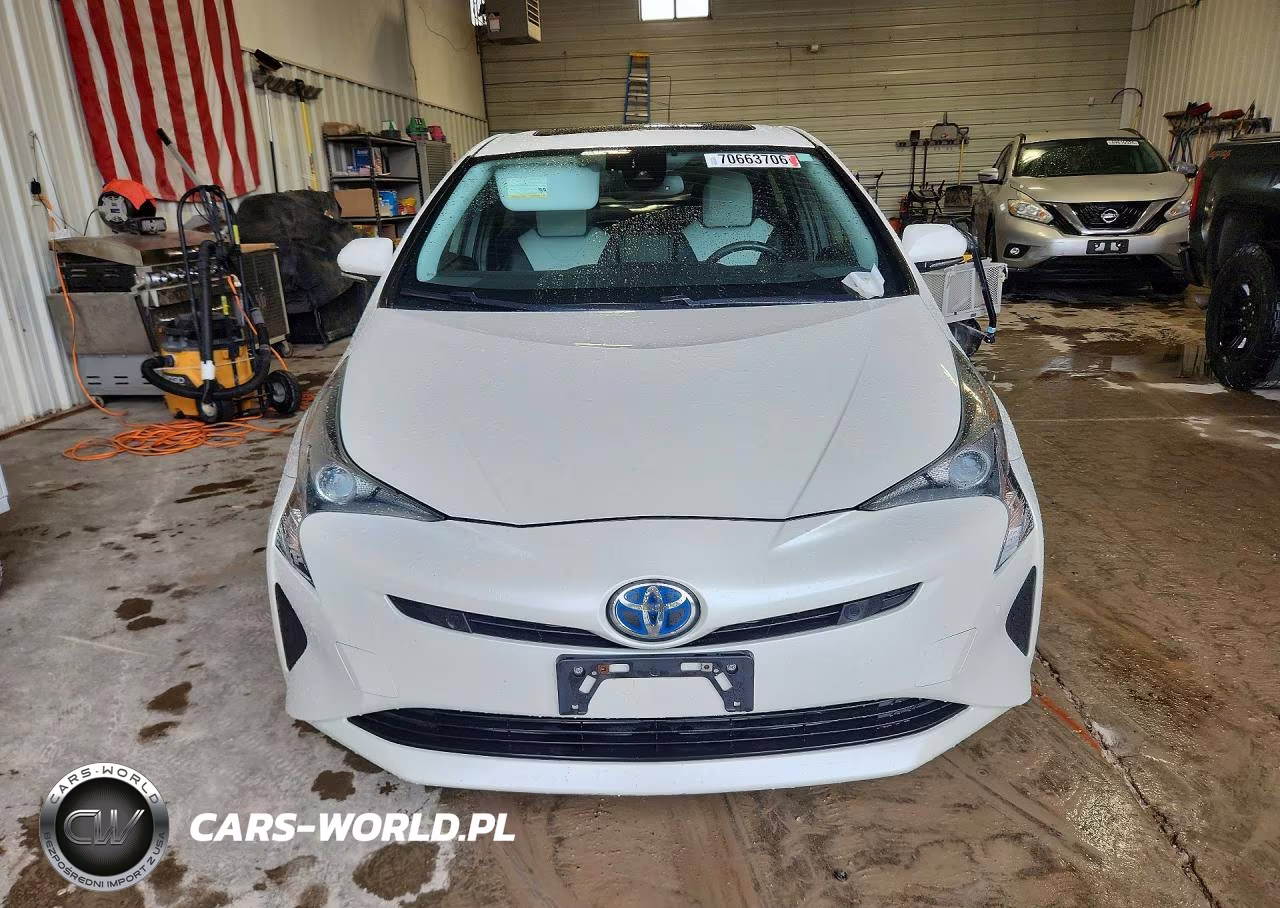 2018 Toyota Prius Four VIN:JTDKARFU5J3064412 - 5