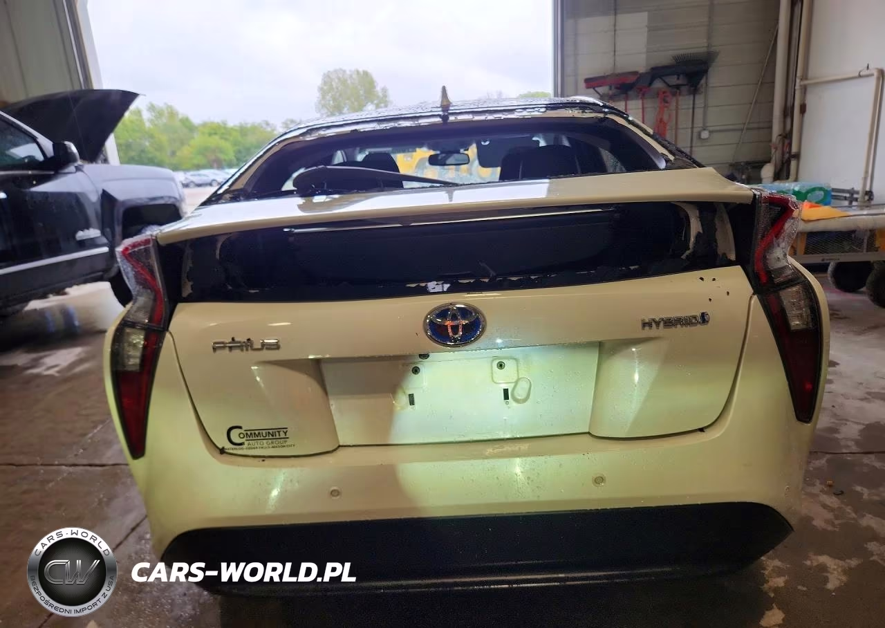 2018 Toyota Prius Four VIN:JTDKARFU5J3064412 - 6