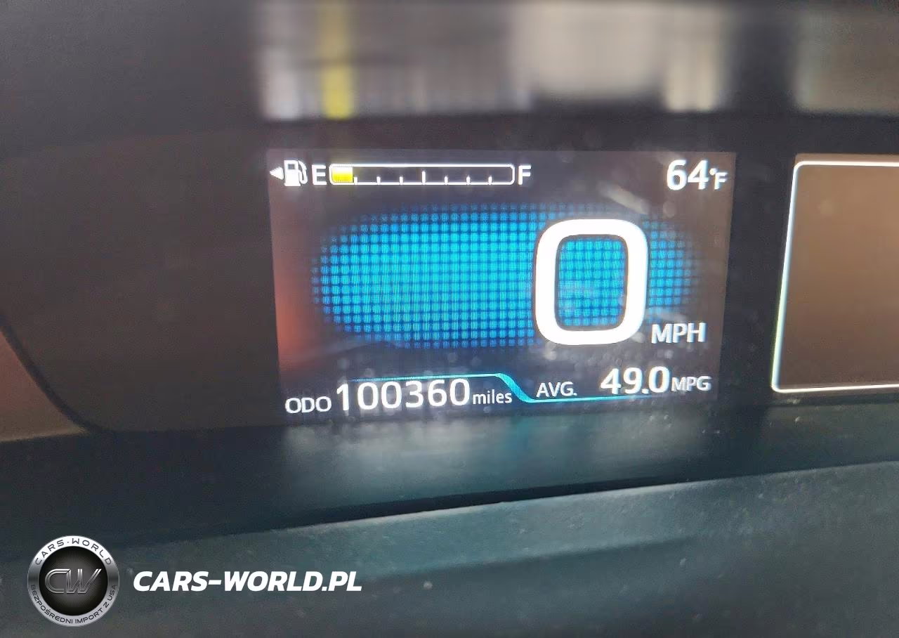 2018 Toyota Prius Four VIN:JTDKARFU5J3064412 - 9
