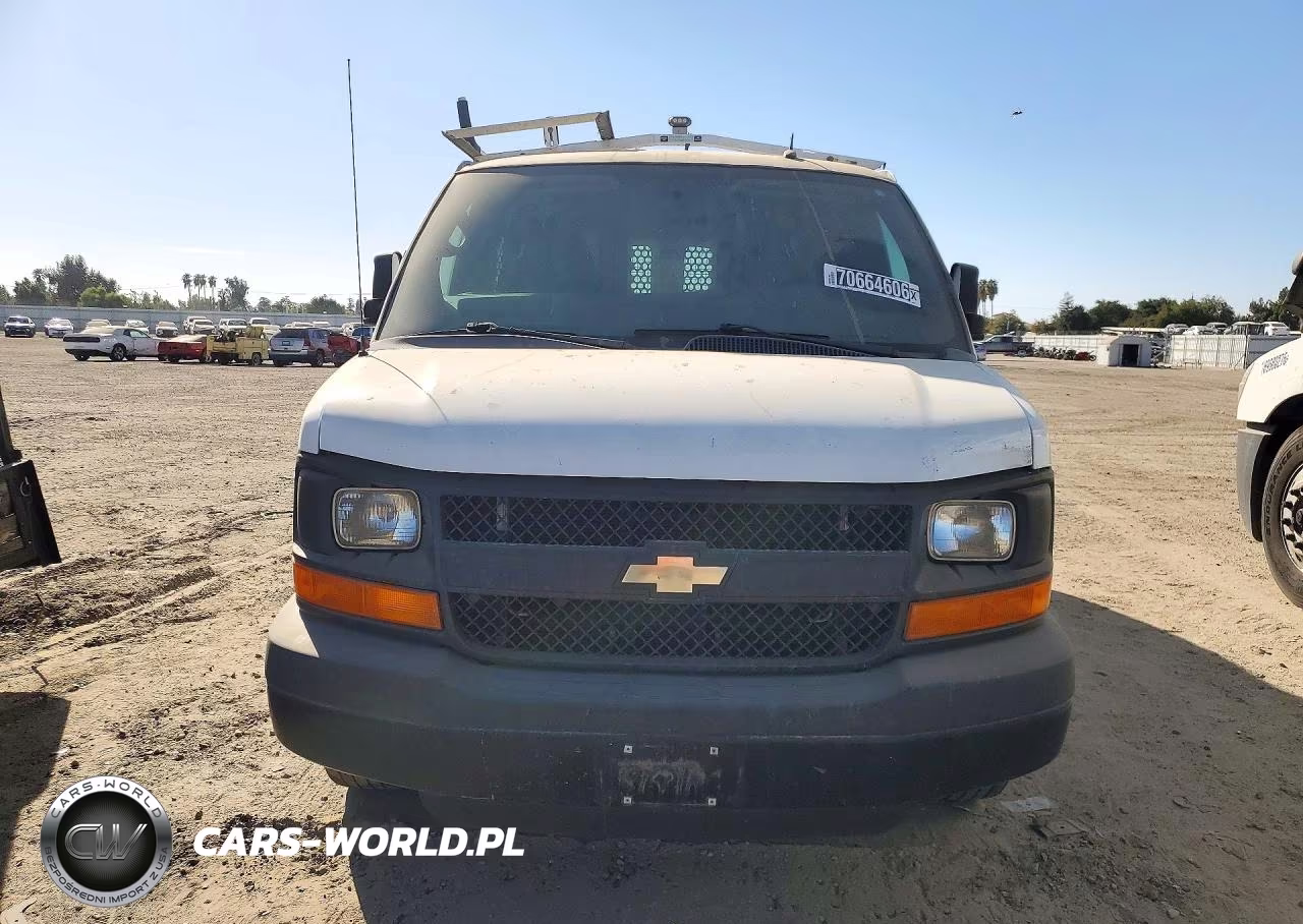 2015 Chevrolet Express G2500 VIN:1GCWGFCF4F1229468 - 5