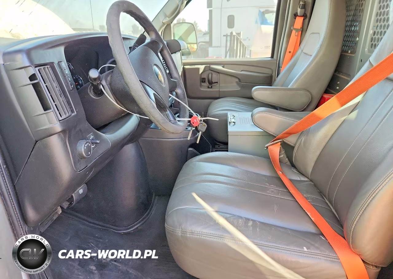 2015 Chevrolet Express G2500 VIN:1GCWGFCF4F1229468 - 7
