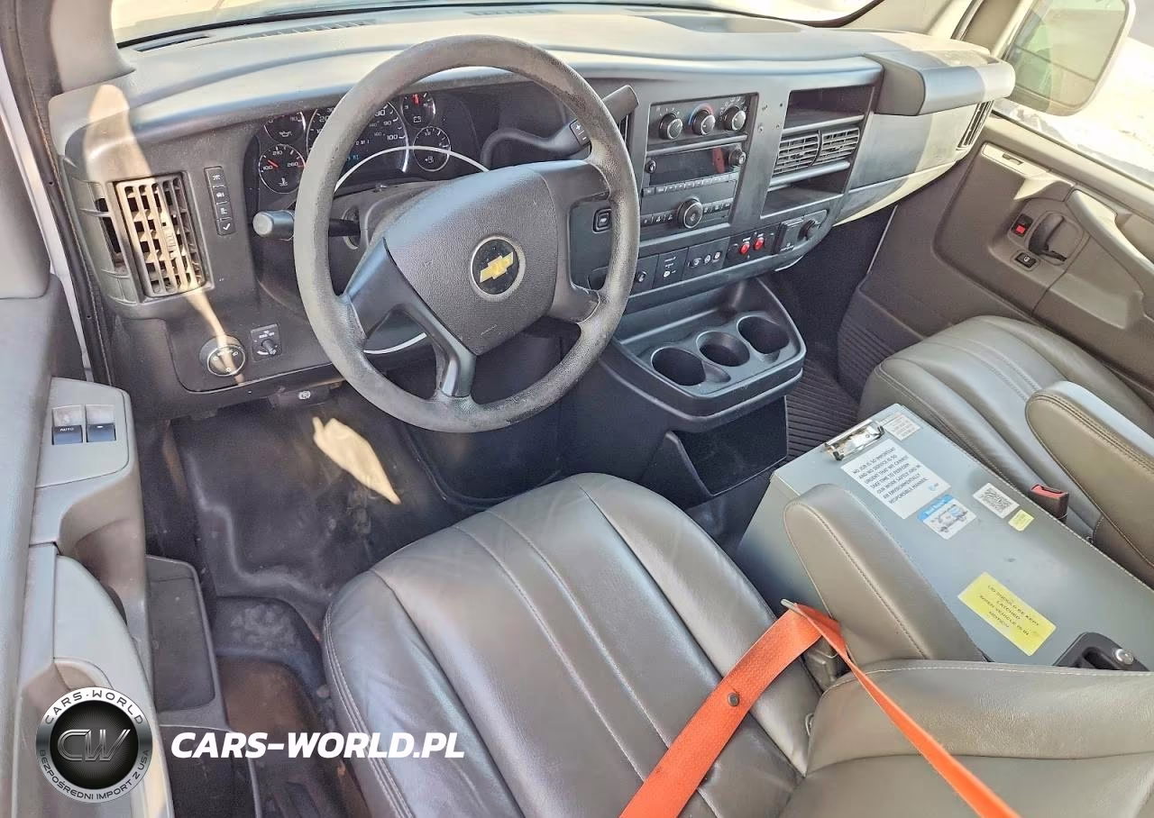 2015 Chevrolet Express G2500 VIN:1GCWGFCF4F1229468 - 8