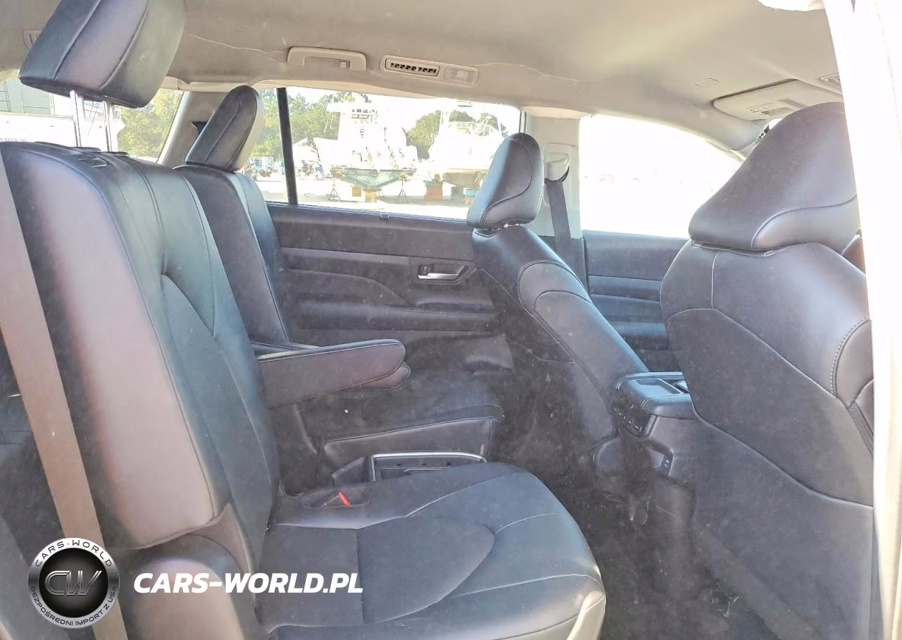 2025 Toyota Grand Highlander Xle VIN:5TDAAAA51SS022901 - 11