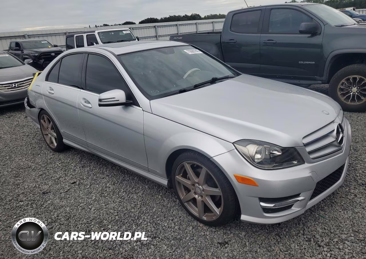 2013 Mercedes-Benz C 250 VIN:WDDGF4HBXDA838861 - 4