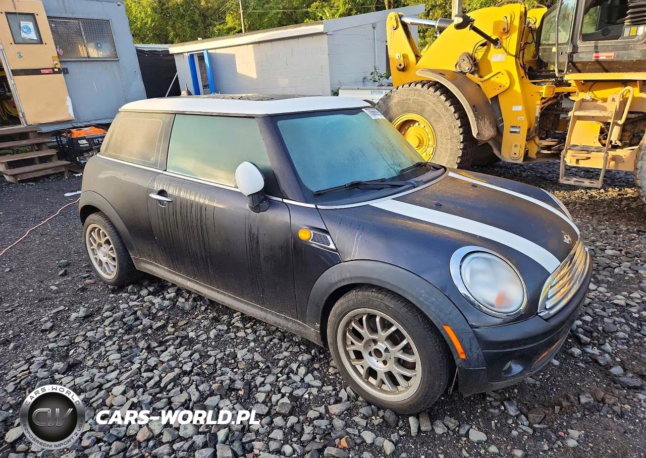 2008 Mini Cooper VIN:WMWMF33558TT62860 - 4