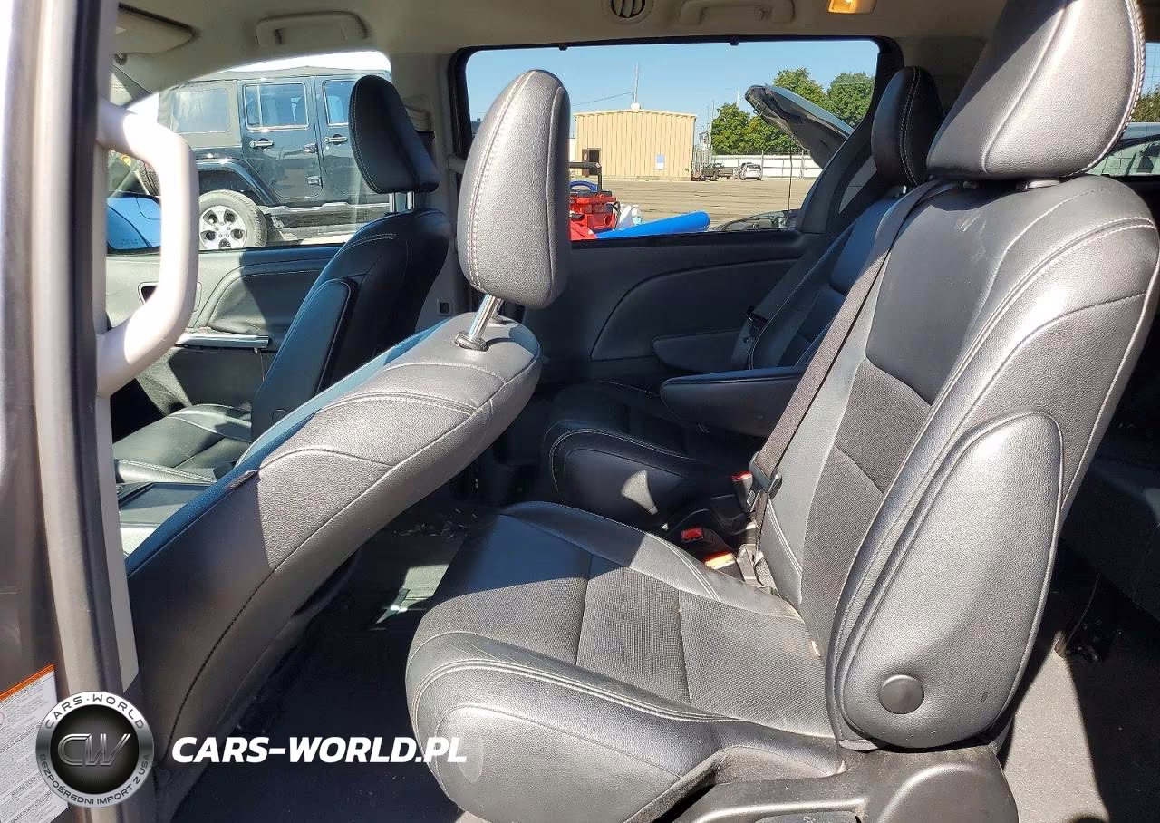 2018 Toyota Sienna Se 8-Passenger VIN:5TDXZ3DC8JS949742 - 11