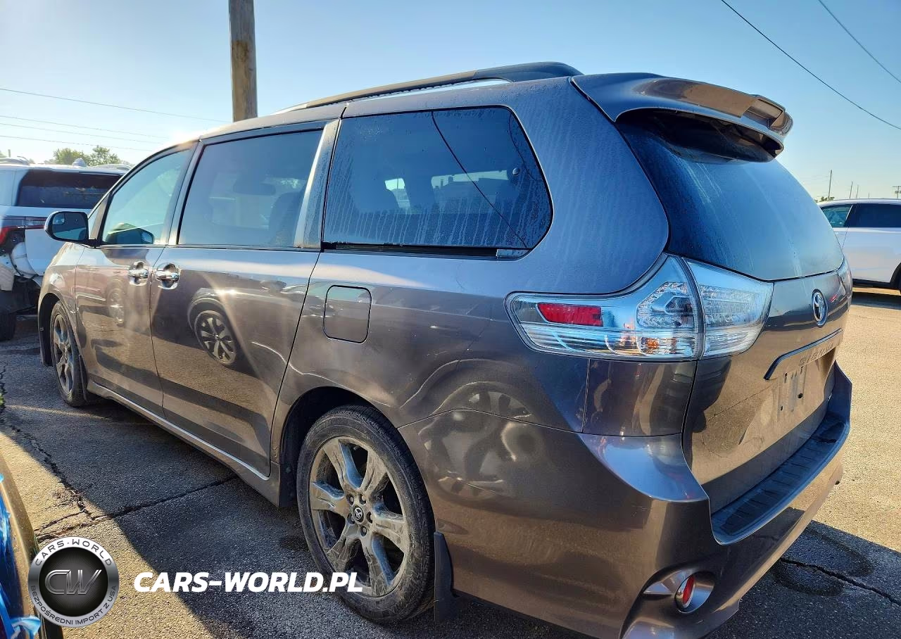 2018 Toyota Sienna Se 8-Passenger VIN:5TDXZ3DC8JS949742 - 2