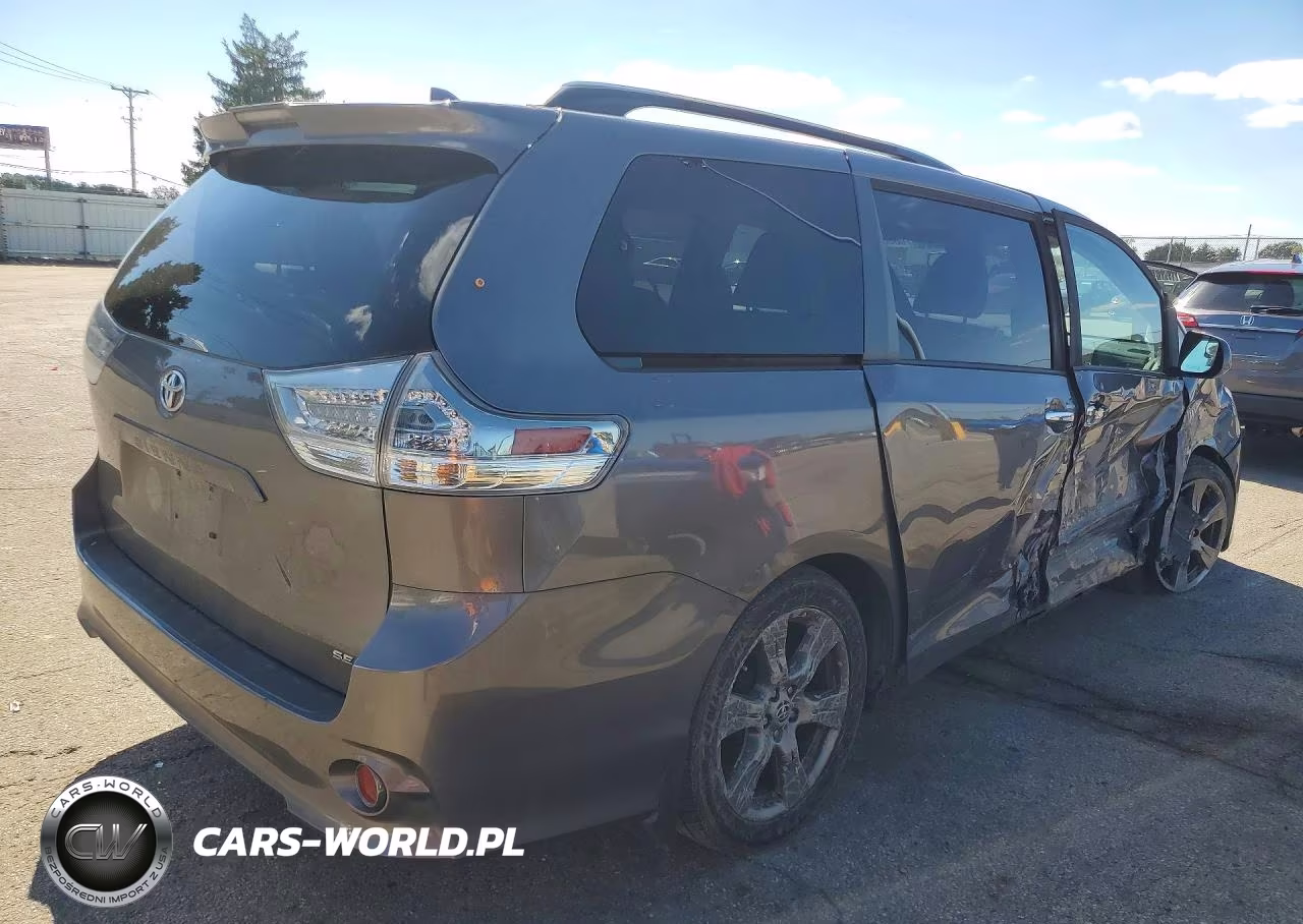 2018 Toyota Sienna Se 8-Passenger VIN:5TDXZ3DC8JS949742 - 3