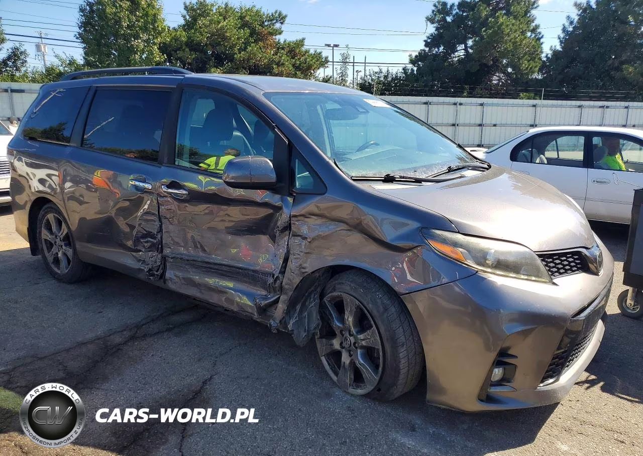 2018 Toyota Sienna Se 8-Passenger VIN:5TDXZ3DC8JS949742 - 4