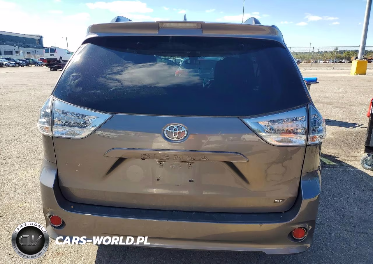 2018 Toyota Sienna Se 8-Passenger VIN:5TDXZ3DC8JS949742 - 6