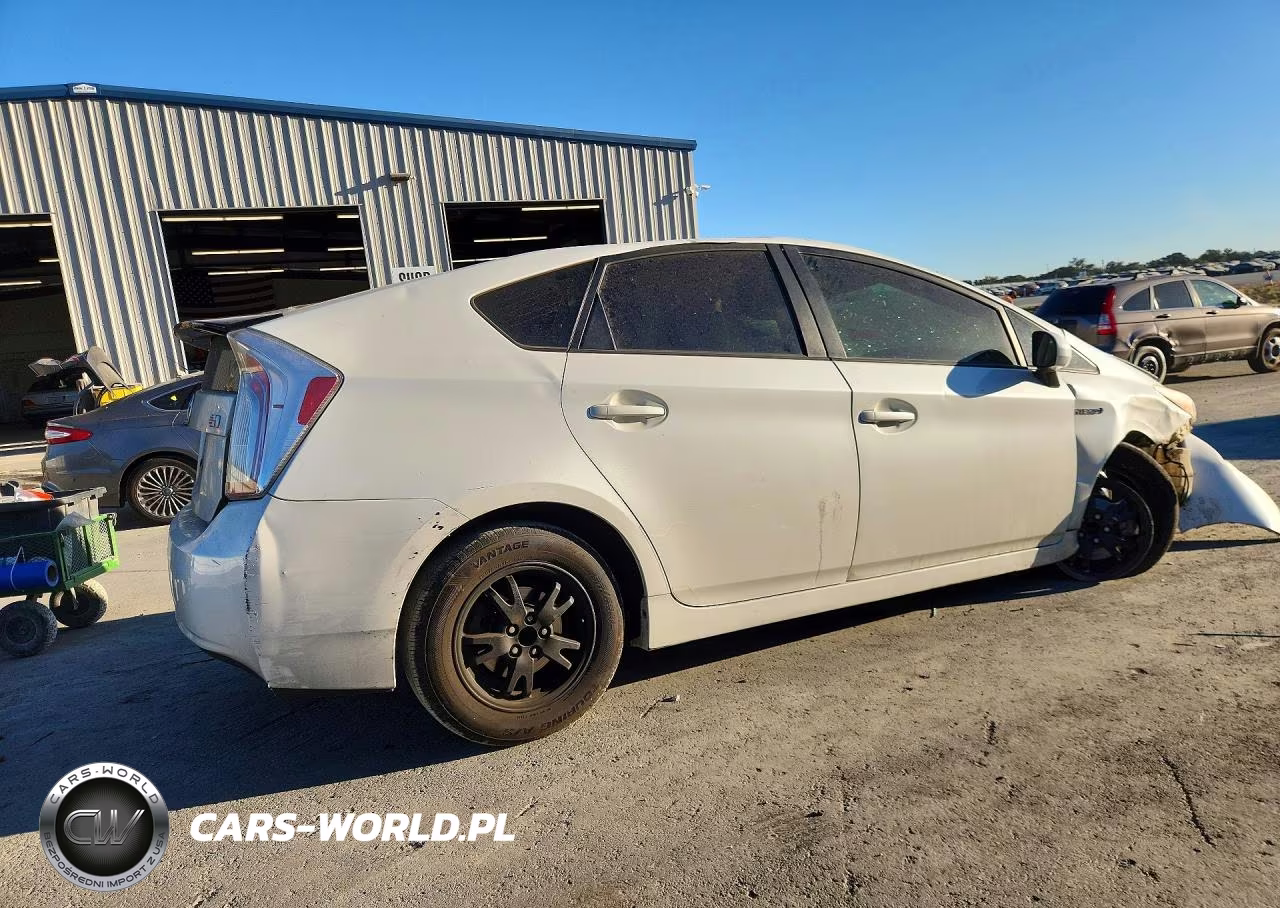 2015 Toyota Prius Three VIN:JTDKN3DU1F0420173 - 3