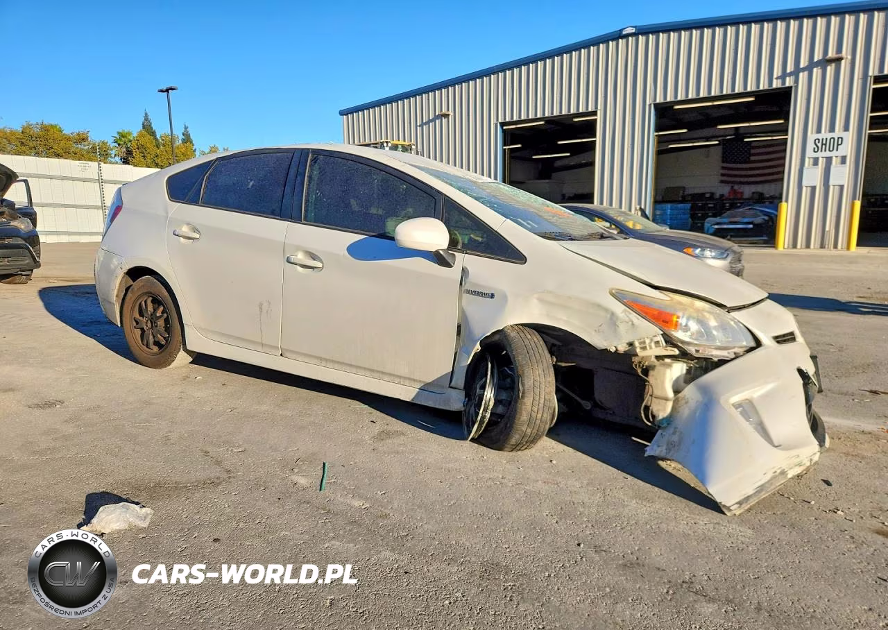 2015 Toyota Prius Three VIN:JTDKN3DU1F0420173 - 4