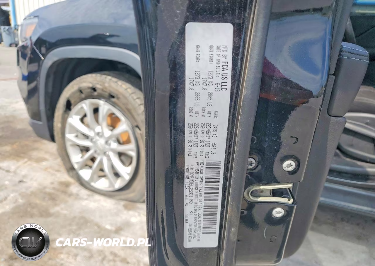 2019 Jeep Cherokee Latitude VIN:1C4PJMCB5KD232413 - 14