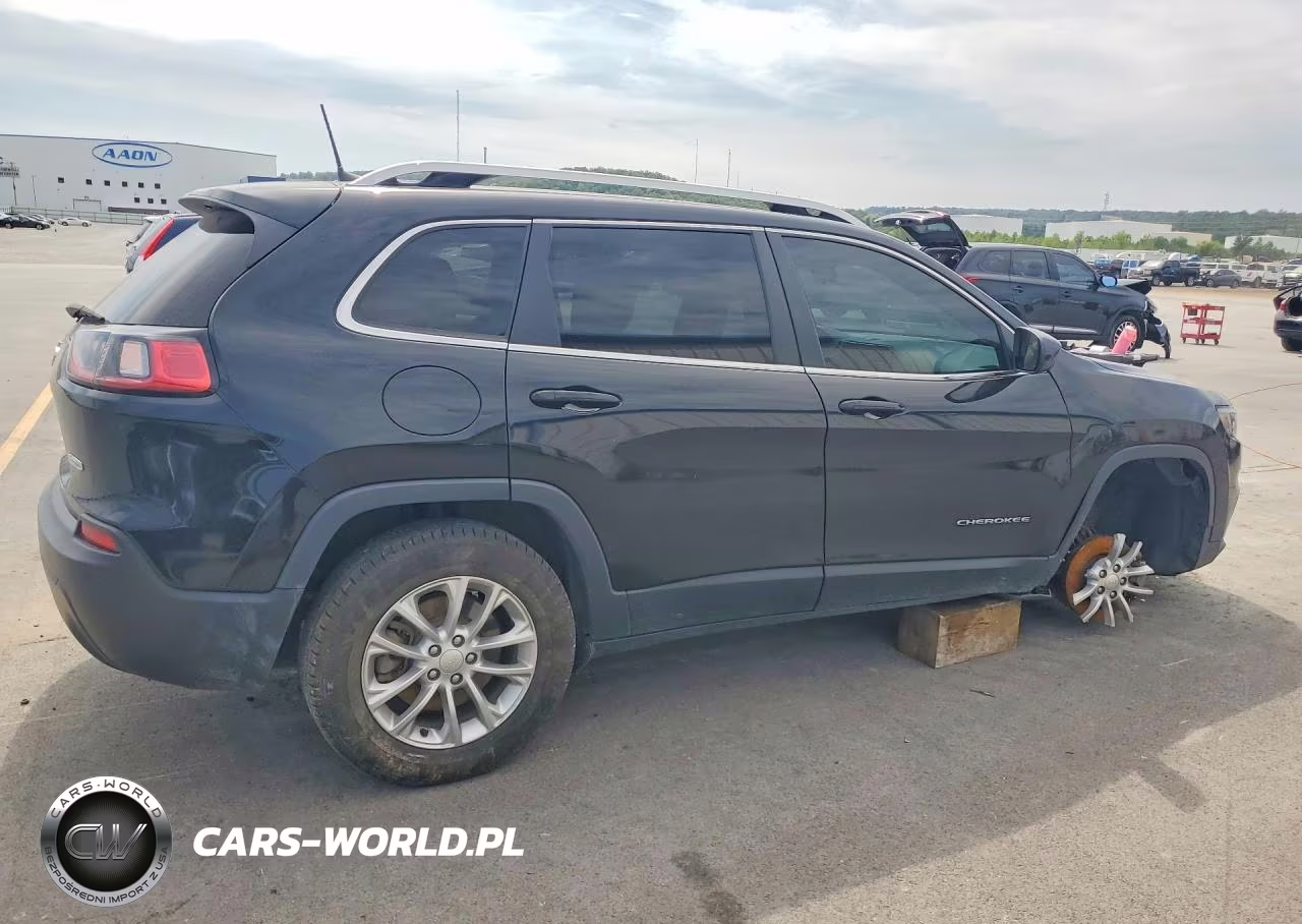 2019 Jeep Cherokee Latitude VIN:1C4PJMCB5KD232413 - 3