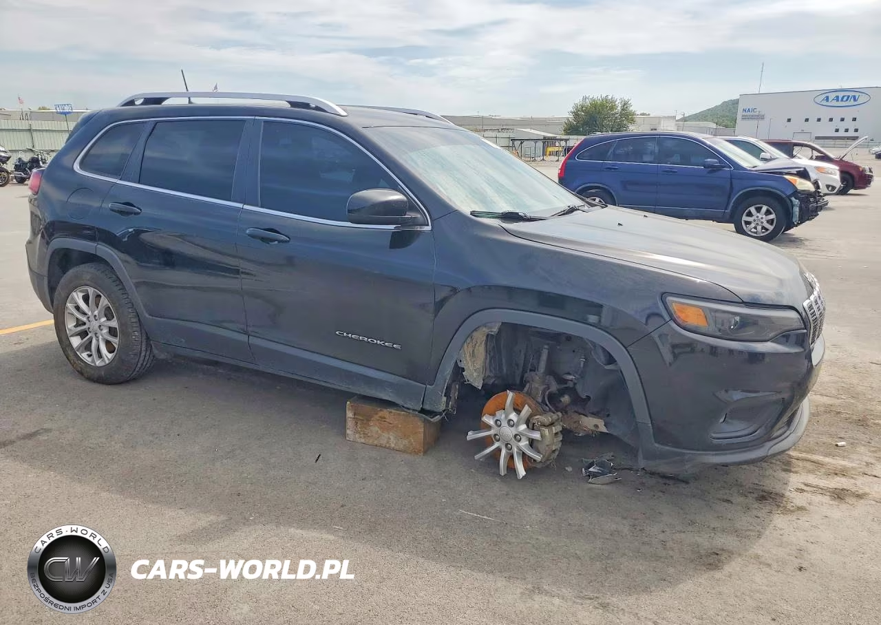 2019 Jeep Cherokee Latitude VIN:1C4PJMCB5KD232413 - 4