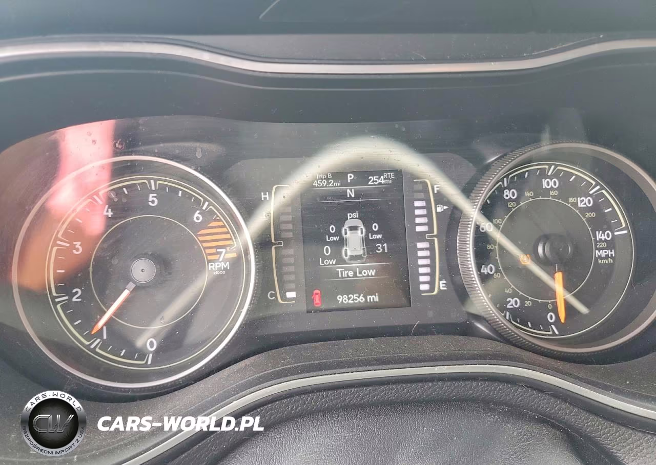 2019 Jeep Cherokee Latitude VIN:1C4PJMCB5KD232413 - 9