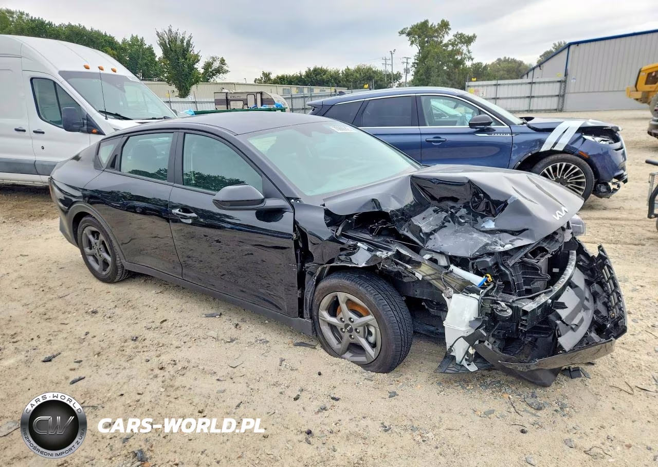 2025 Kia K4 Lxs VIN:3KPFT4DE5SE058842 - 4