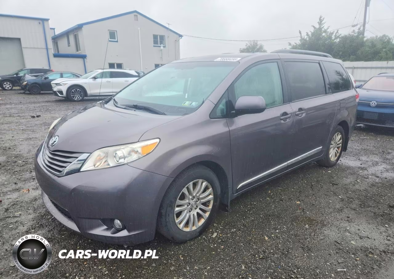 2014 Toyota Sienna Xle 8-Passenger – zdjęcie 1 z 13