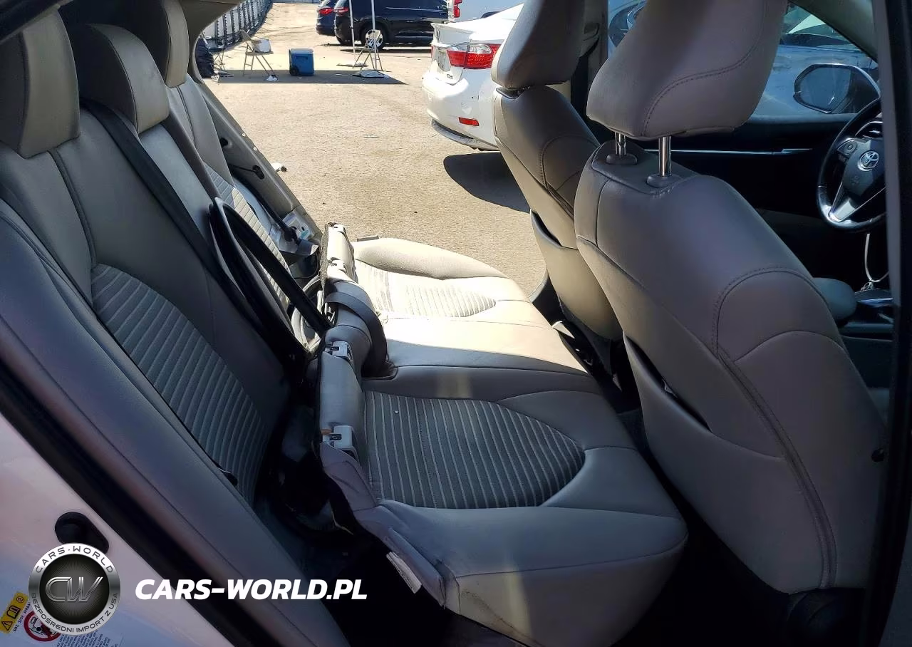 2018 Toyota Camry Se VIN:4T1B11HK3JU636872 - 10