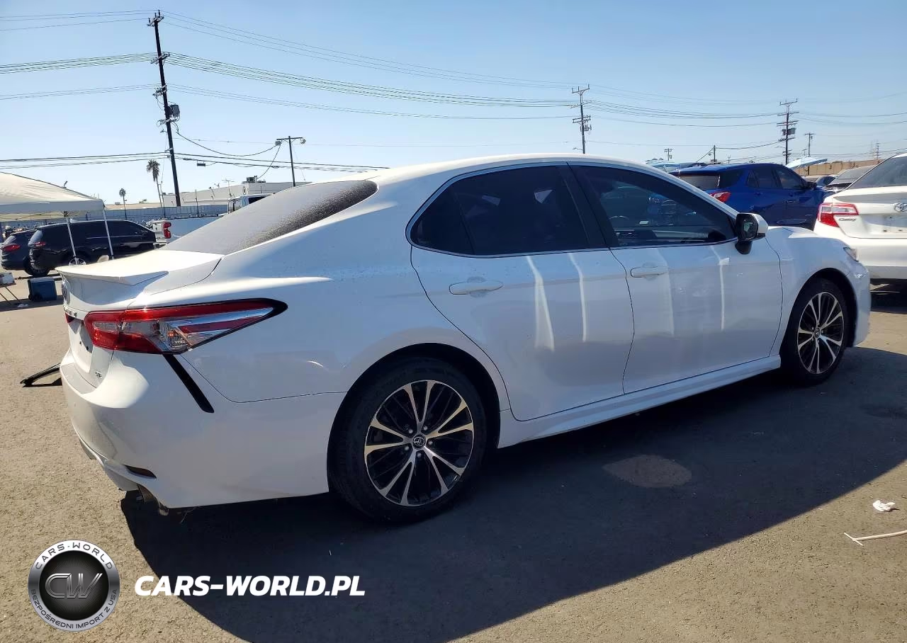 2018 Toyota Camry Se VIN:4T1B11HK3JU636872 - 3