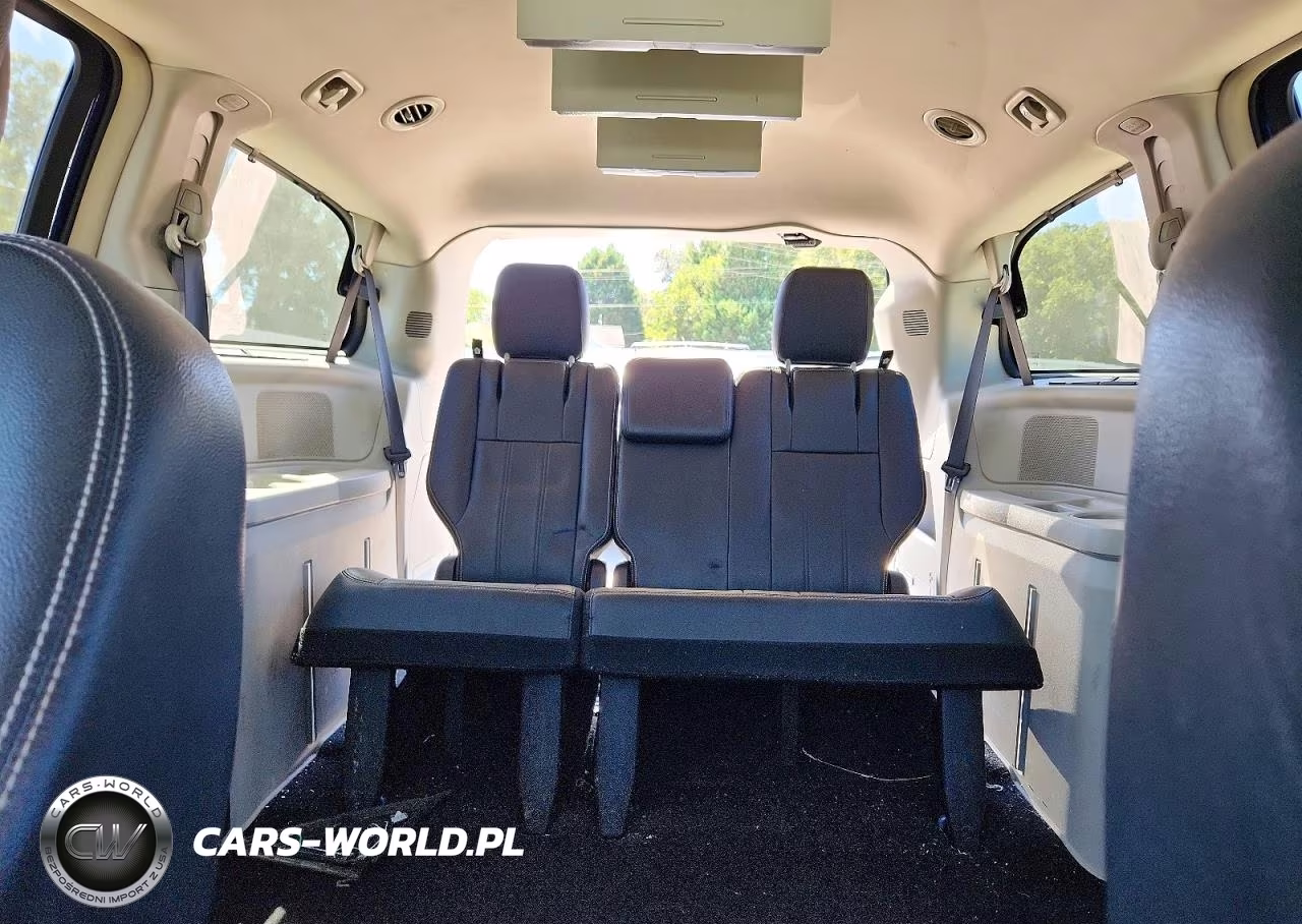 2016 Chrysler Town & Country Touring VIN:2C4RC1BG3GR283945 - 10