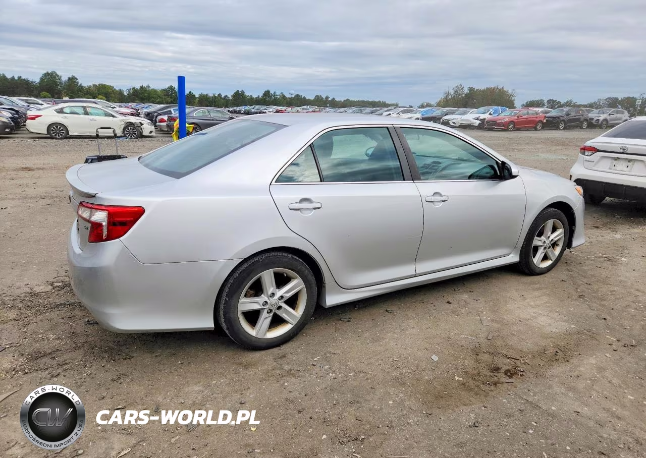 2014 Toyota Camry Se VIN:4T1BF1FK3EU329762 - 3