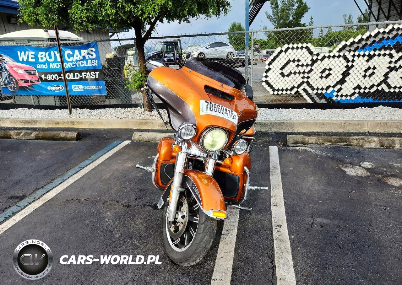 2015 Harley-Davidson Flhtcu Ultra Classic Electra Glide VIN:1HD1FCM14FB674218 - 2