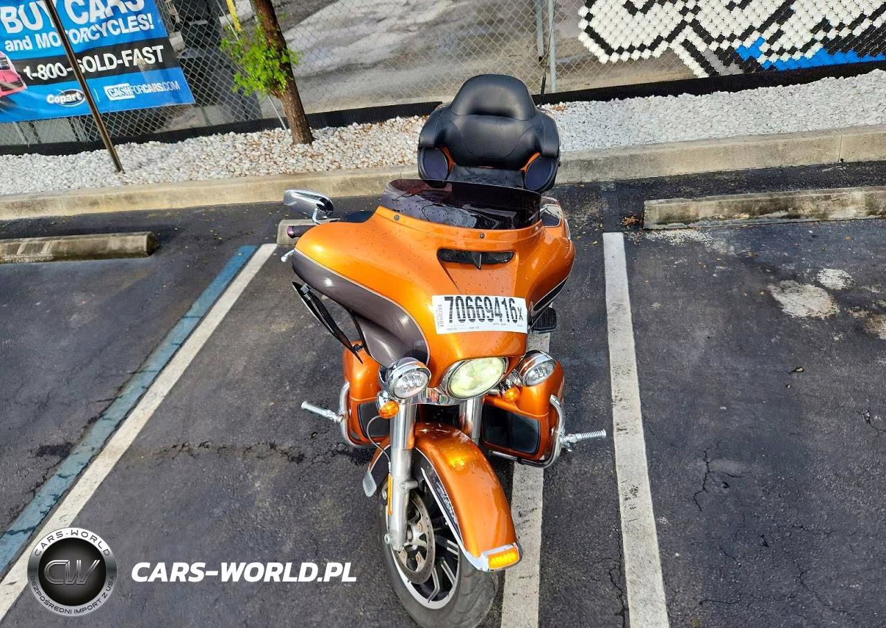 2015 Harley-Davidson Flhtcu Ultra Classic Electra Glide VIN:1HD1FCM14FB674218 - 5