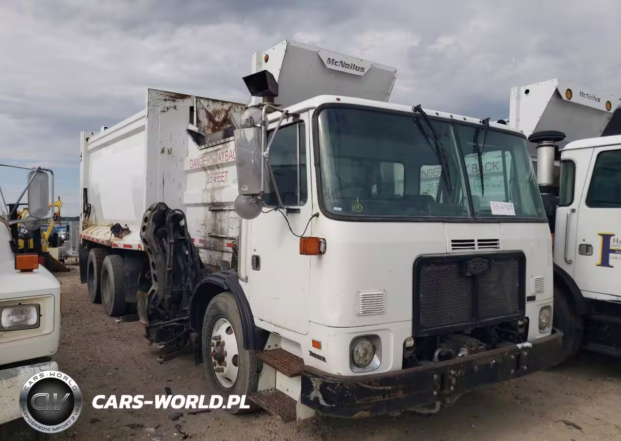 2010 Autocar Xpeditor Refuse Truck