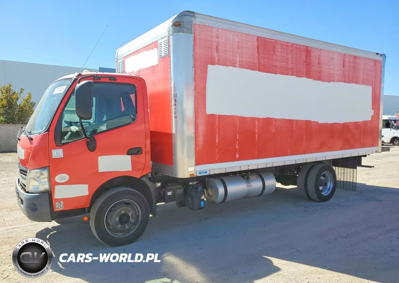 2017 Hino 195