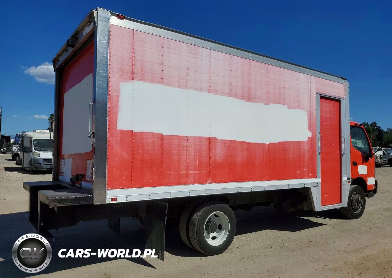 2017 Hino 195 Box Truck VIN:JHHSDM2H8HK005564 - 3