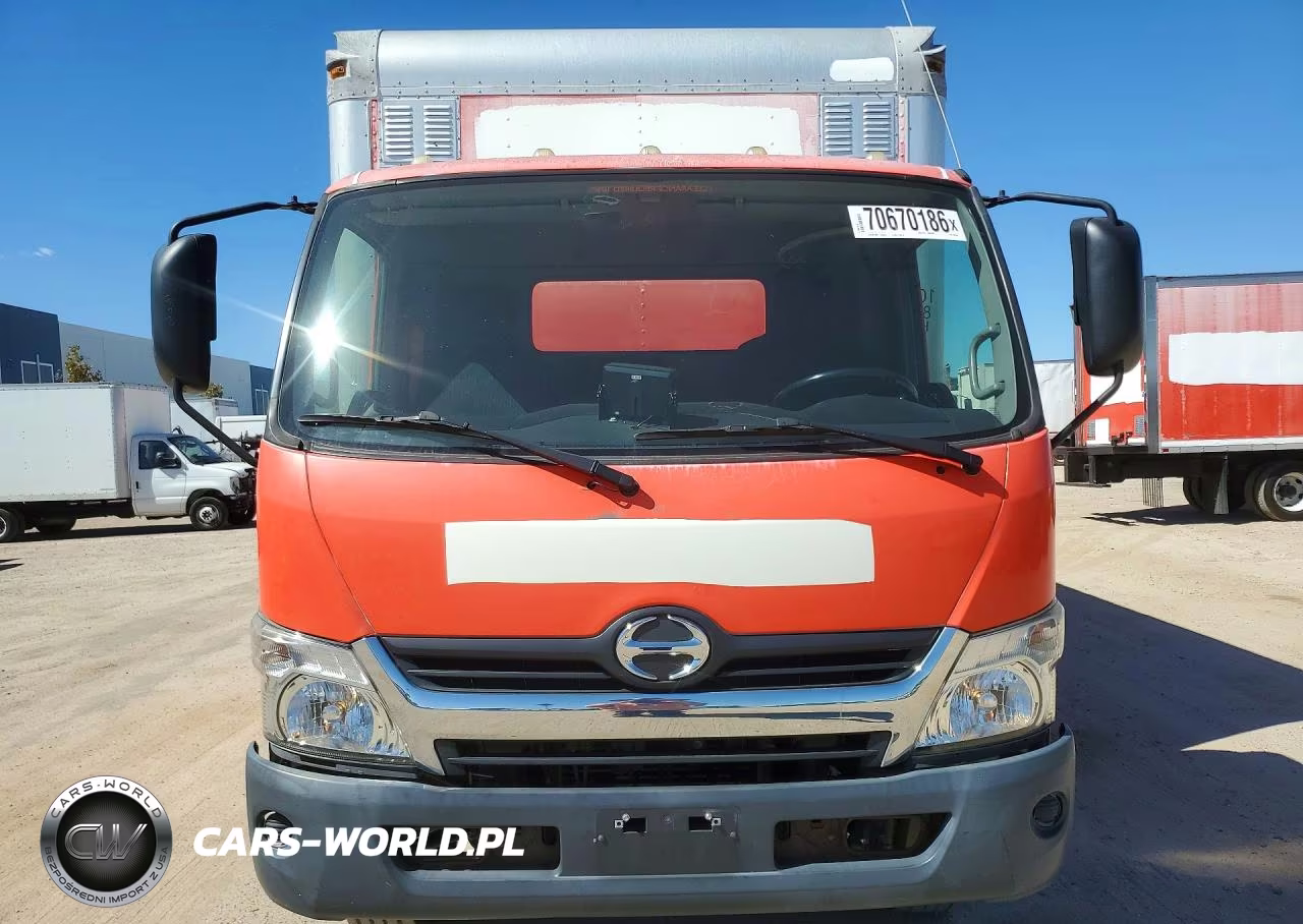2017 Hino 195 Box Truck VIN:JHHSDM2H8HK005564 - 5