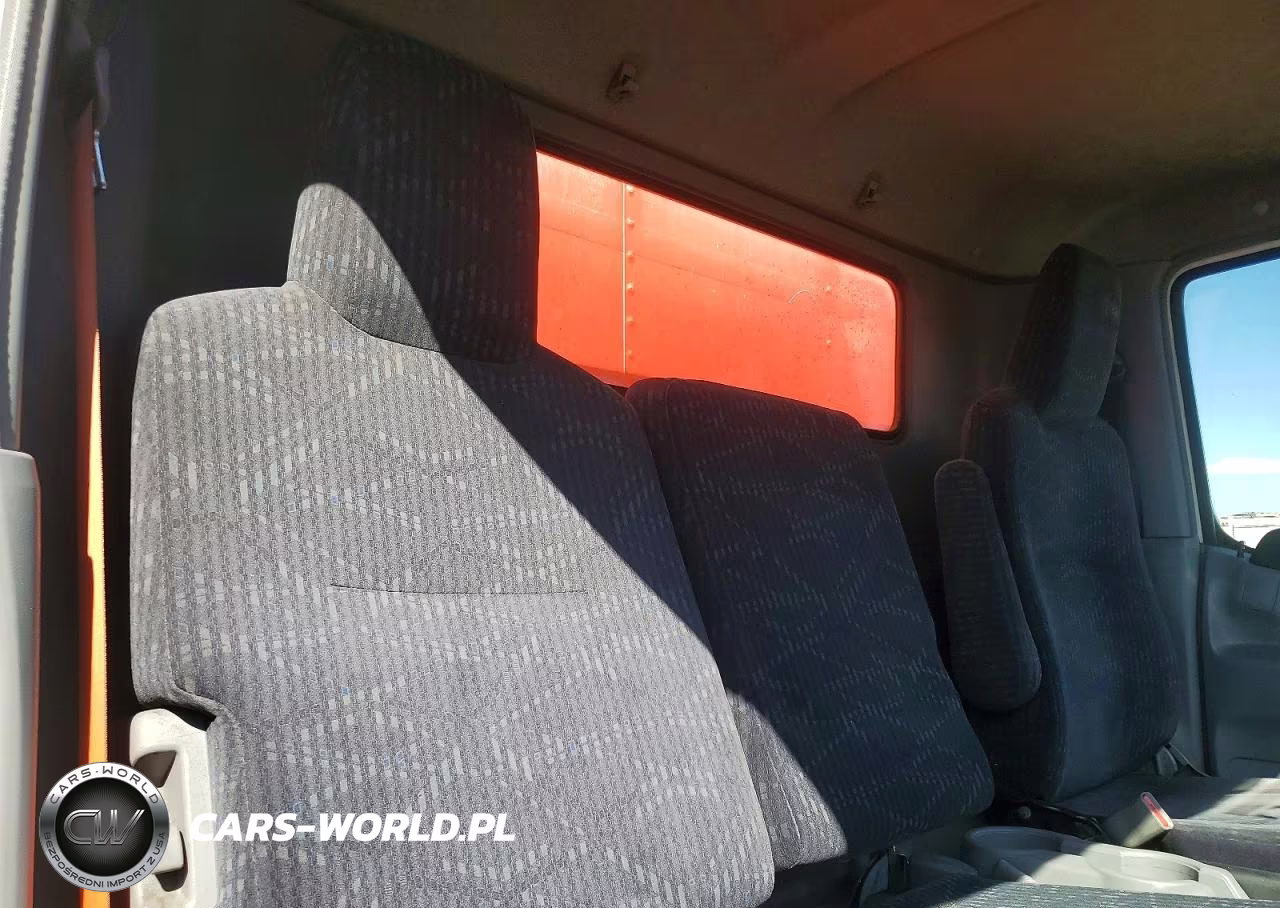 2018 Hino 195 Box Truck VIN:JHHSDM2H4JK006376 - 11
