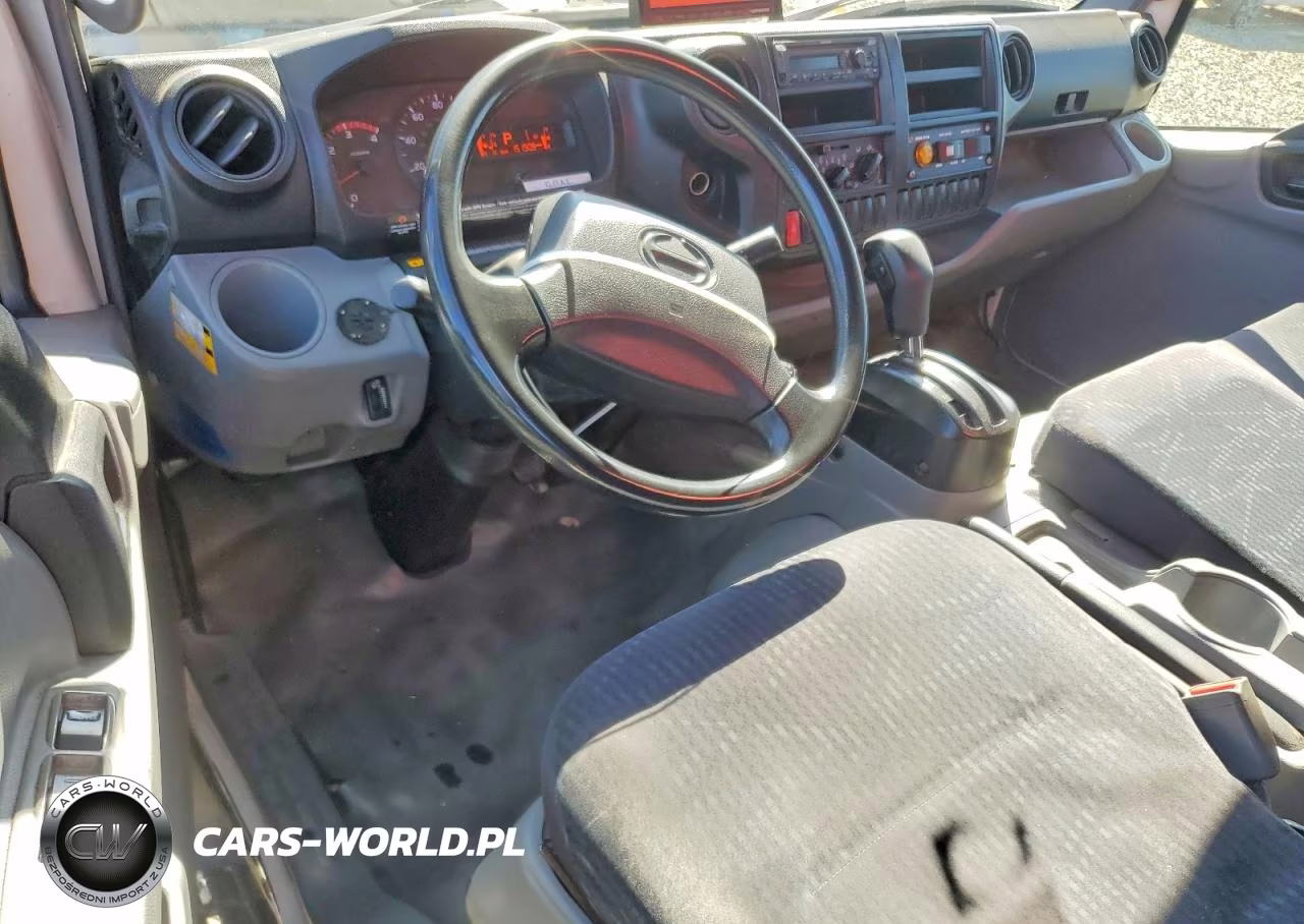 2018 Hino 195 Box Truck VIN:JHHSDM2H4JK006376 - 8