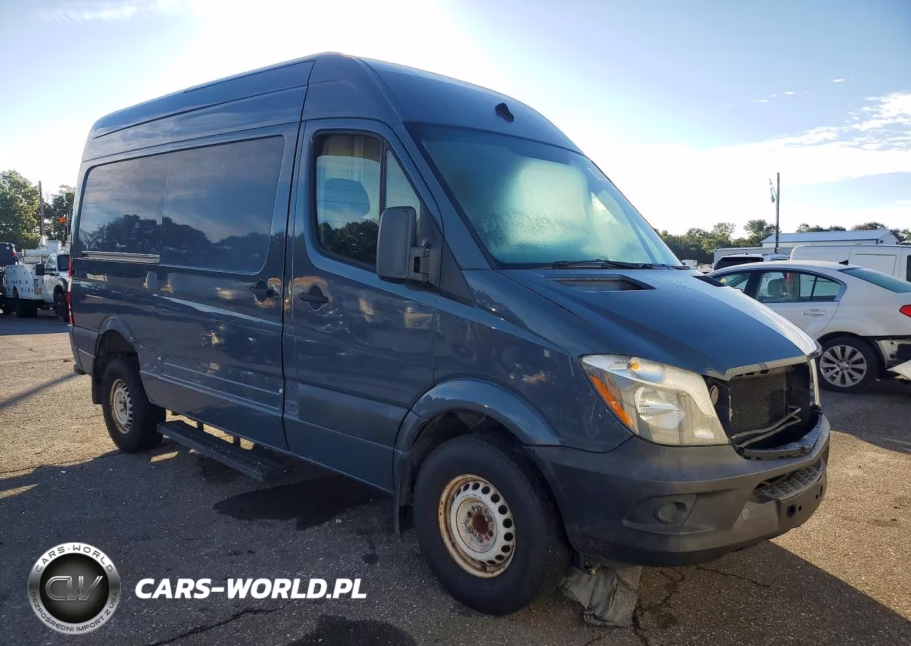 2018 Mercedes Benz Sprinter 2500 Delivery Van VIN:WD3PE7CD6JP637680 - 4